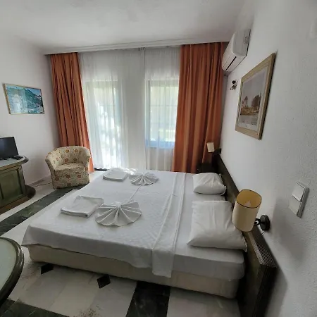 Club Mel Hotel