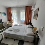 Club Mel Hotel