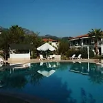 Club Mel Hotel 3*