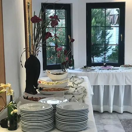 Club Mel מלון 3*