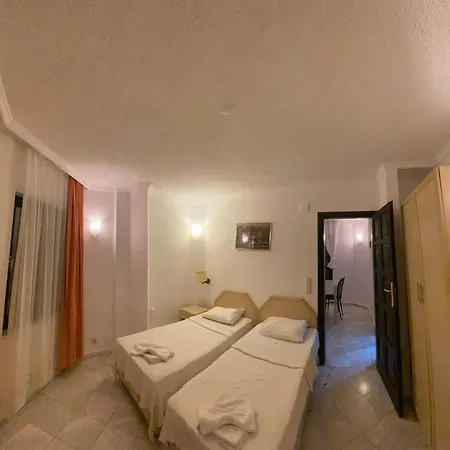 מלון Club Mel מרמריס